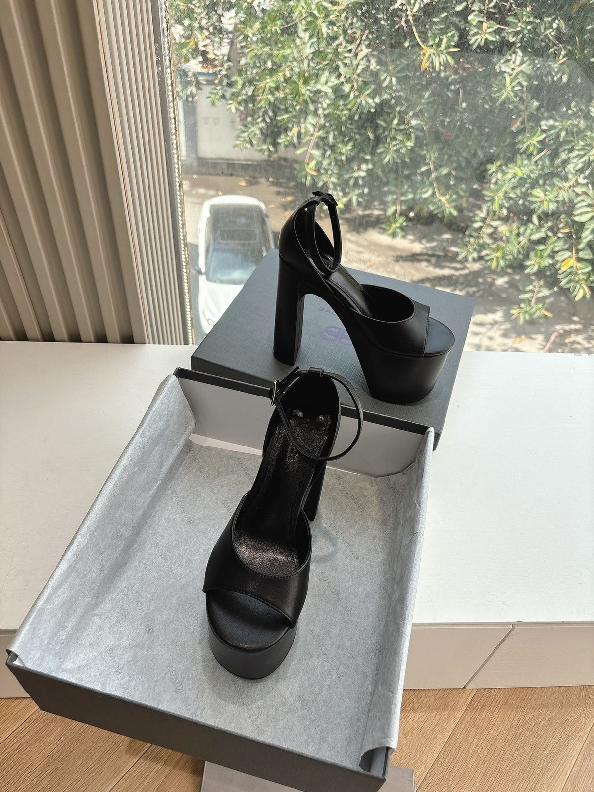 PLATFORM ANKLE STRAP HEELS IN BLACK SMOOTH CALFSKIN