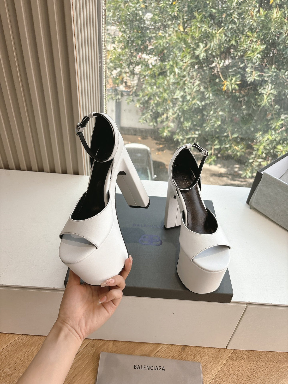 PLATFORM ANKLE STRAP HEELS IN WHITE SMOOTH CALFSKIN