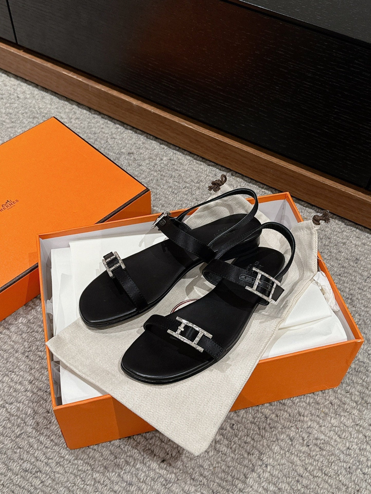 BUCKLE SANDAL BLACK CALFSKIN