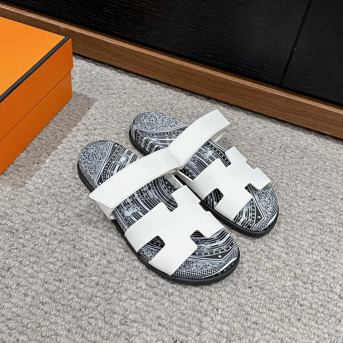 CHYPRE SANDAL WHITE CALFSKIN UNIQUE