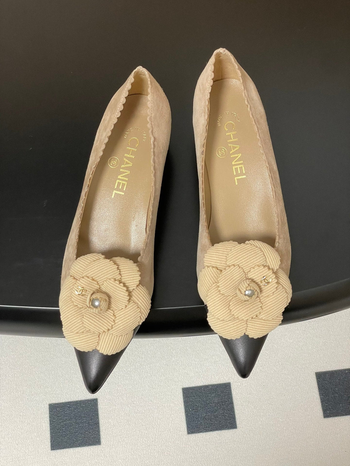 CC 25C Classic Camellia Pointed High Heels Pump 35mm Beige Suede 247612