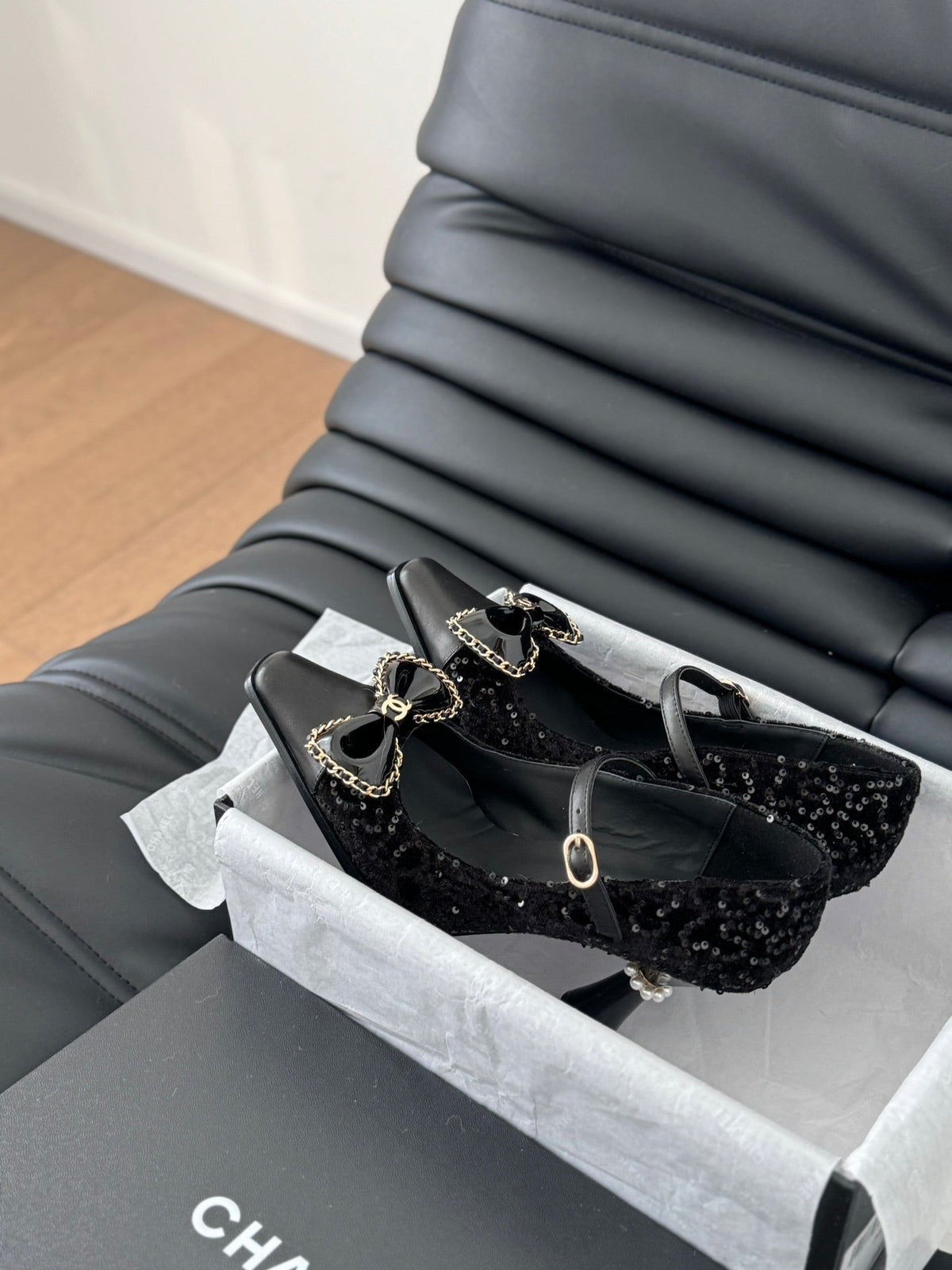 CC POINTED TOE HIGH HEELS IN BLACK VELVET AND LAMBSKIN GOLD HARDWARE
