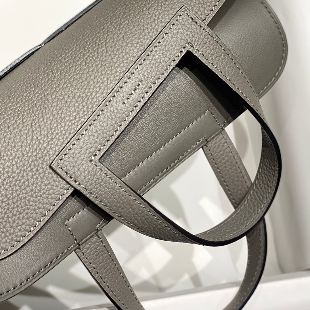 HALZAN 25 HANDLE BAG IN GREY GRAINED CALFSKIN