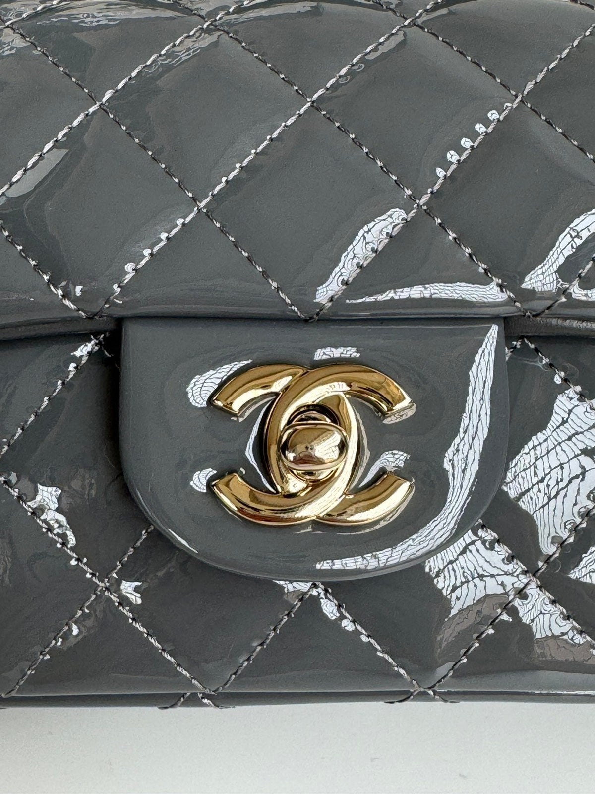 24c mini flap bag 20cm with top handle grey patent calfskin