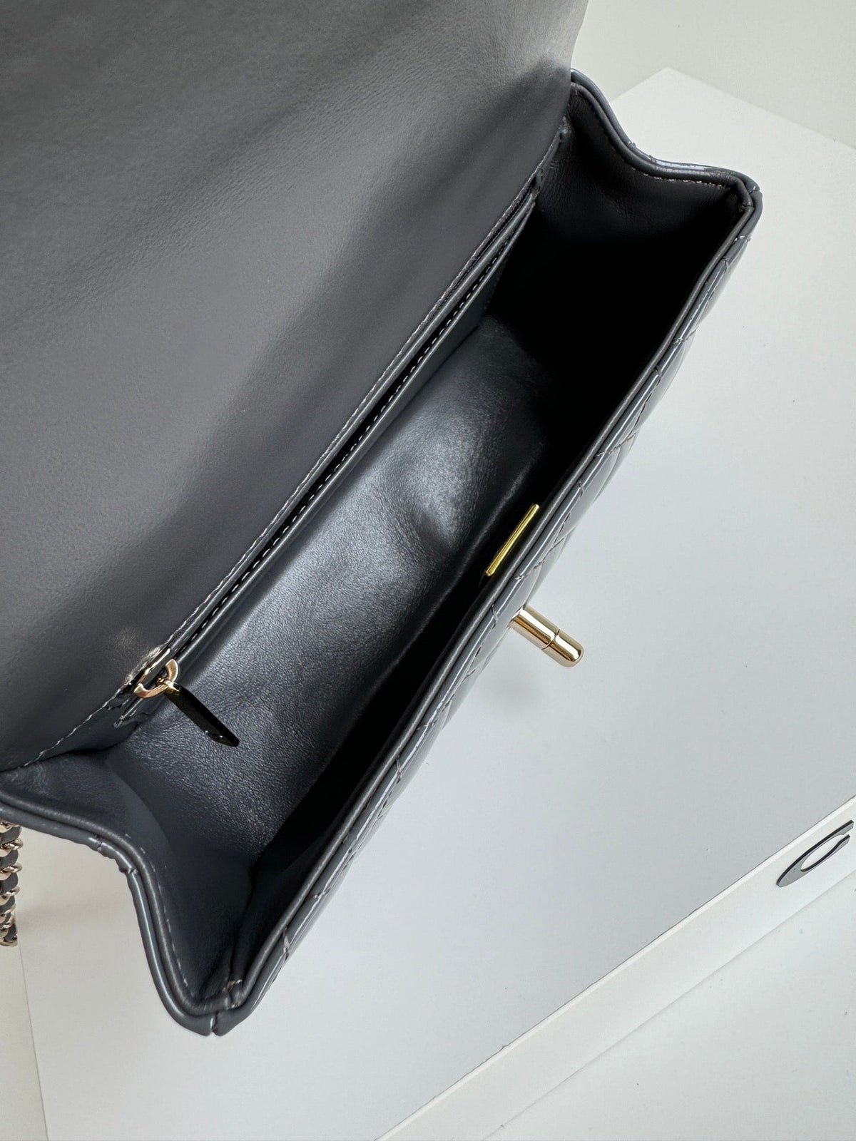 24c mini flap bag 20cm with top handle grey patent calfskin