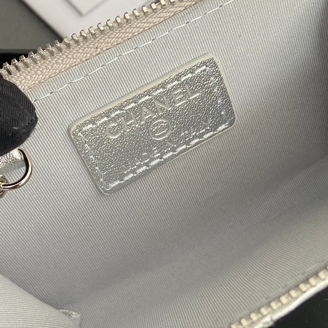 CC Hook & Chain Zipper Card Holder Sliver Sheepskin Sliver Steel 234719