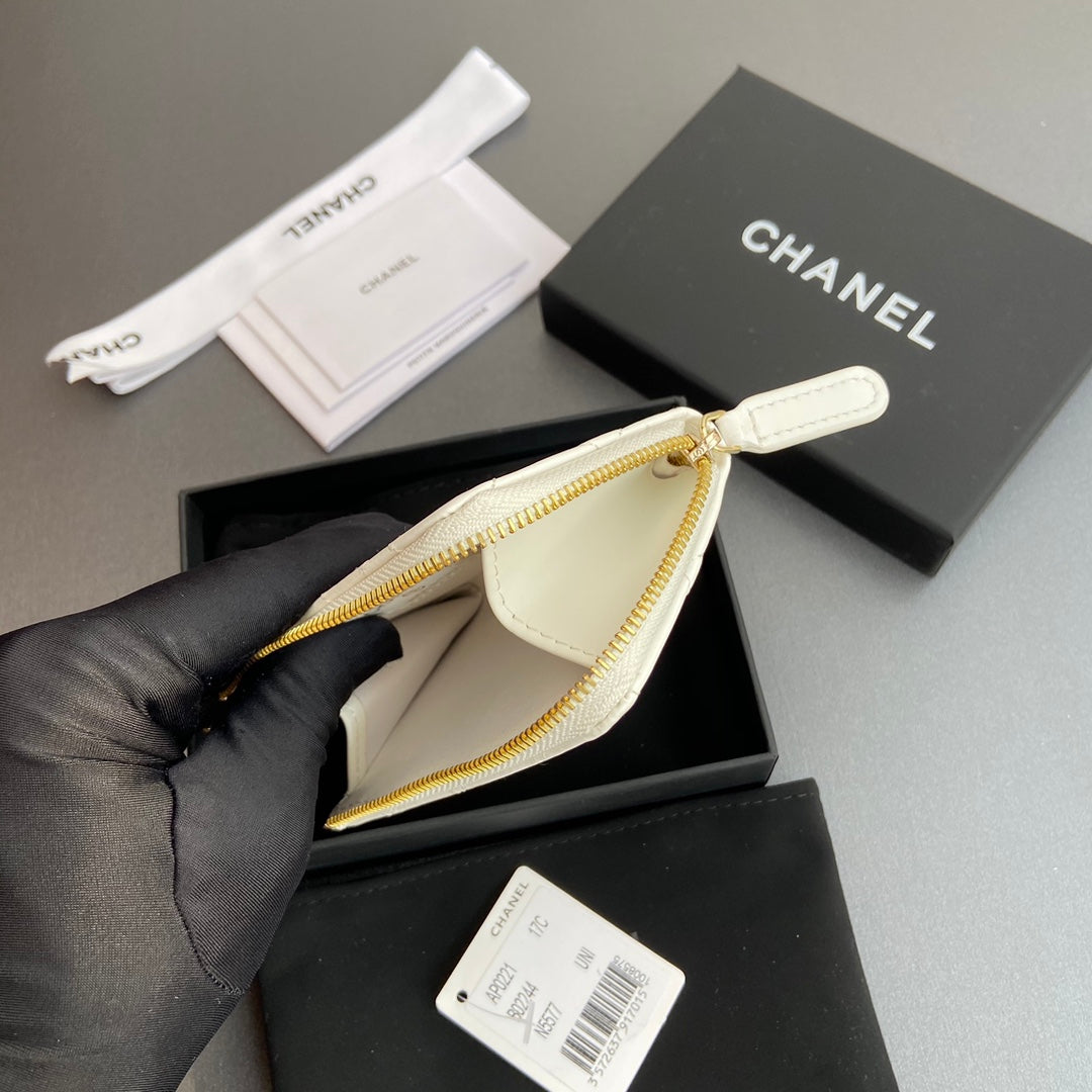 CC Hook & Chain Zipper Card Holder White Patent GHW 234739