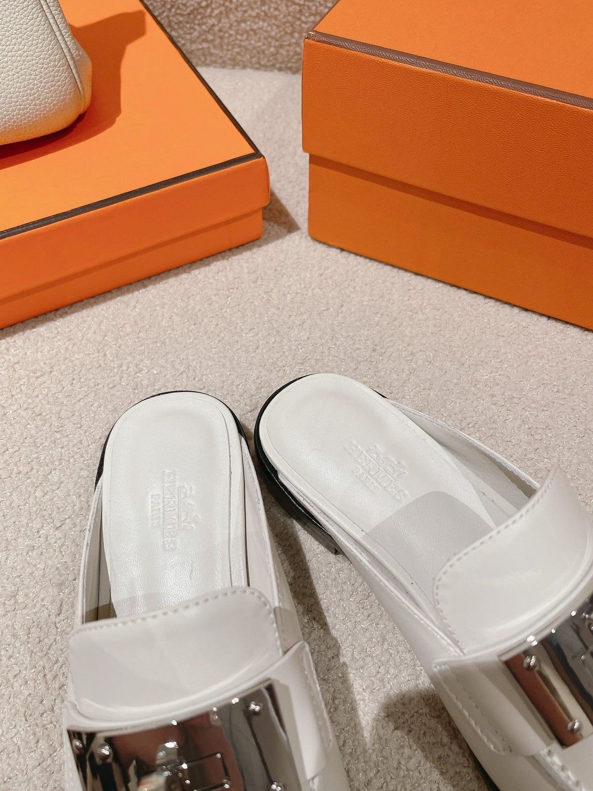 IOTA MULE BLANC DE PARIS CALFSKIN