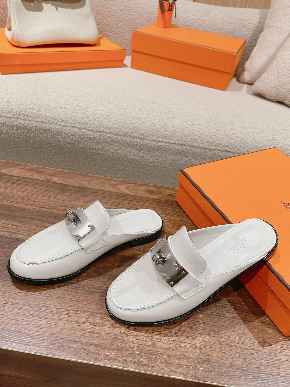 IOTA MULE BLANC DE PARIS CALFSKIN