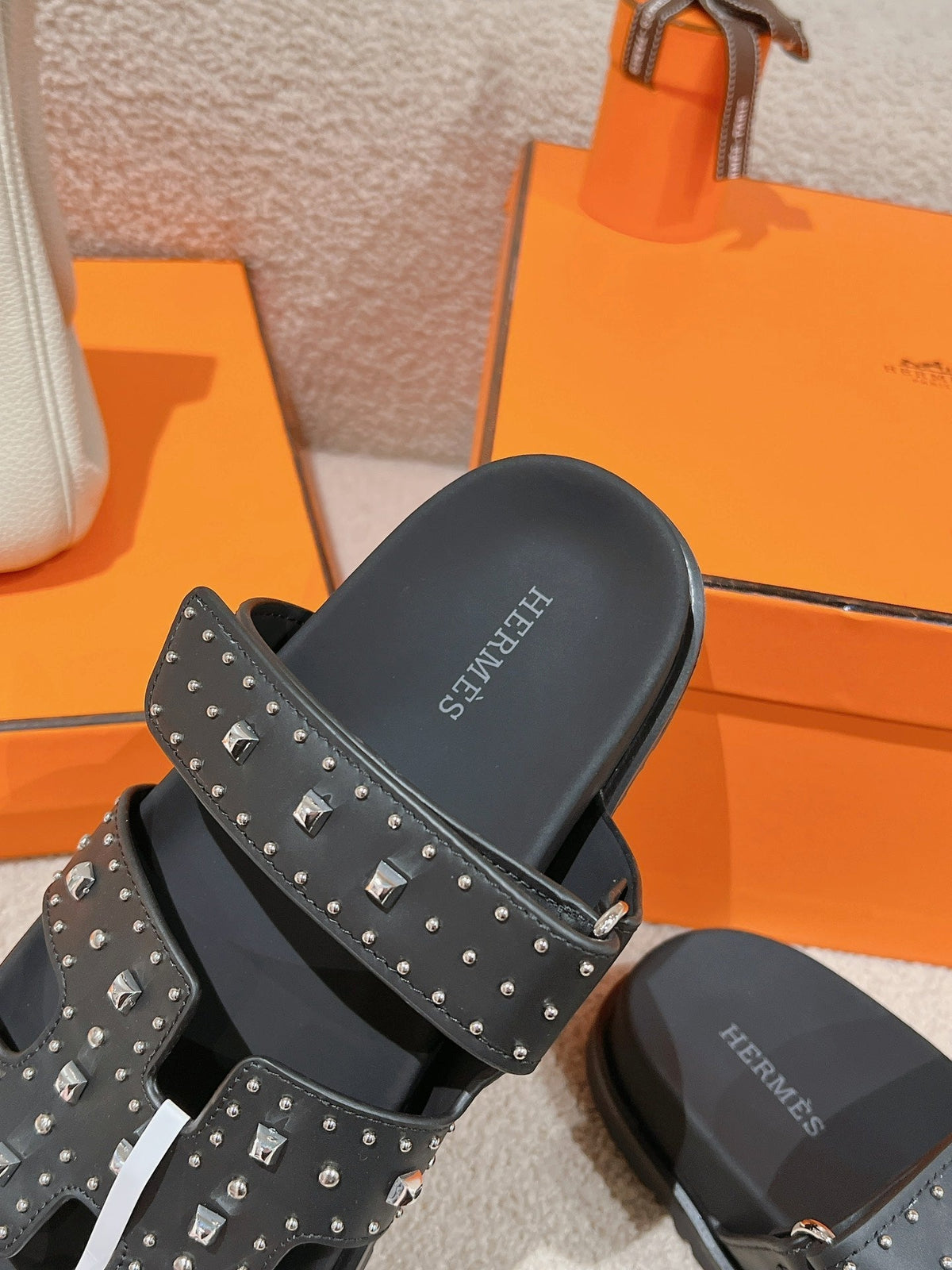 CHYPRE SANDAL BLACK CALFSKIN ATTACH CRYSTALS