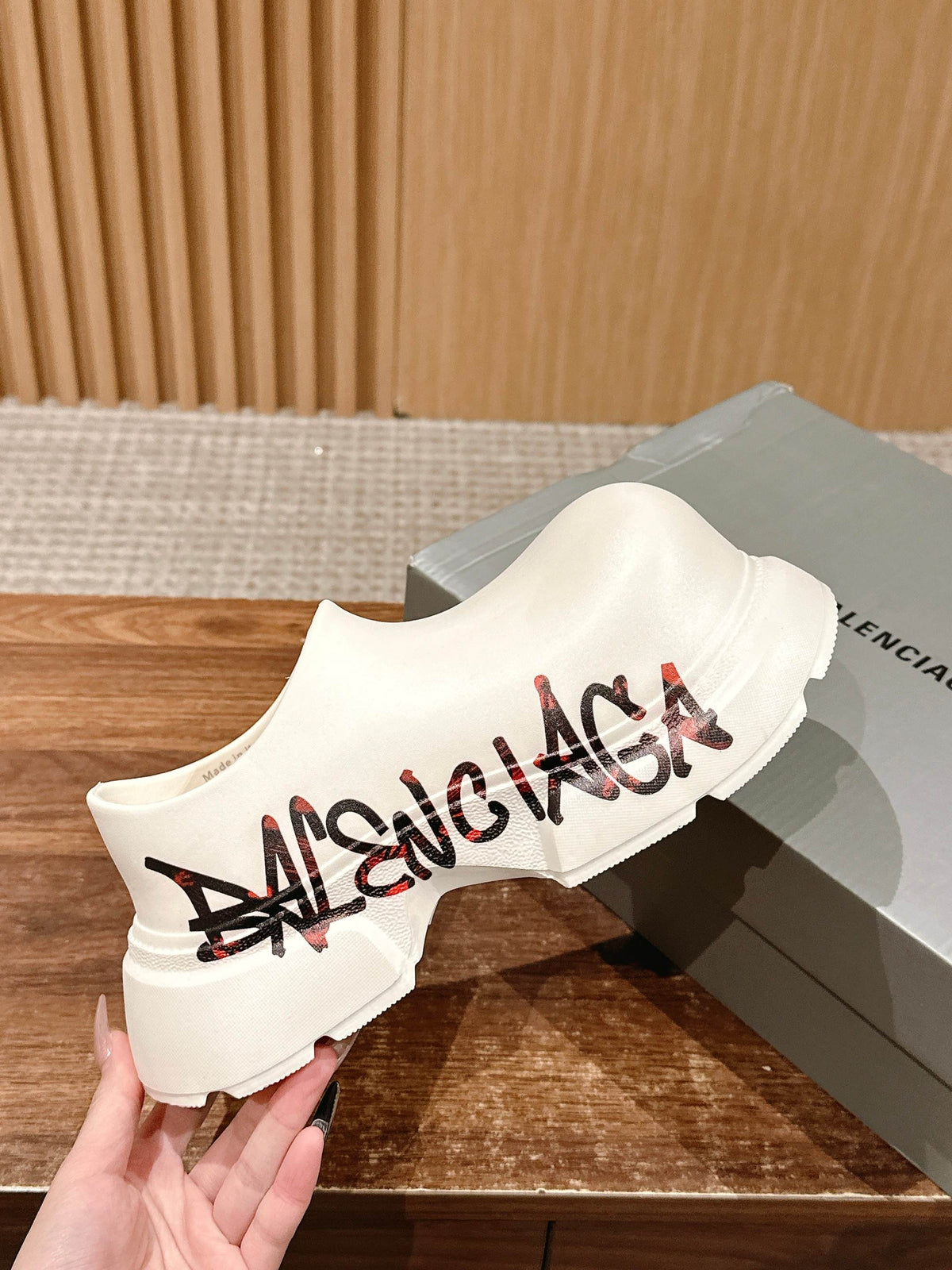 GRAFFITI THICK-SOLED CHEF SHOES IN WHITE RUBBER