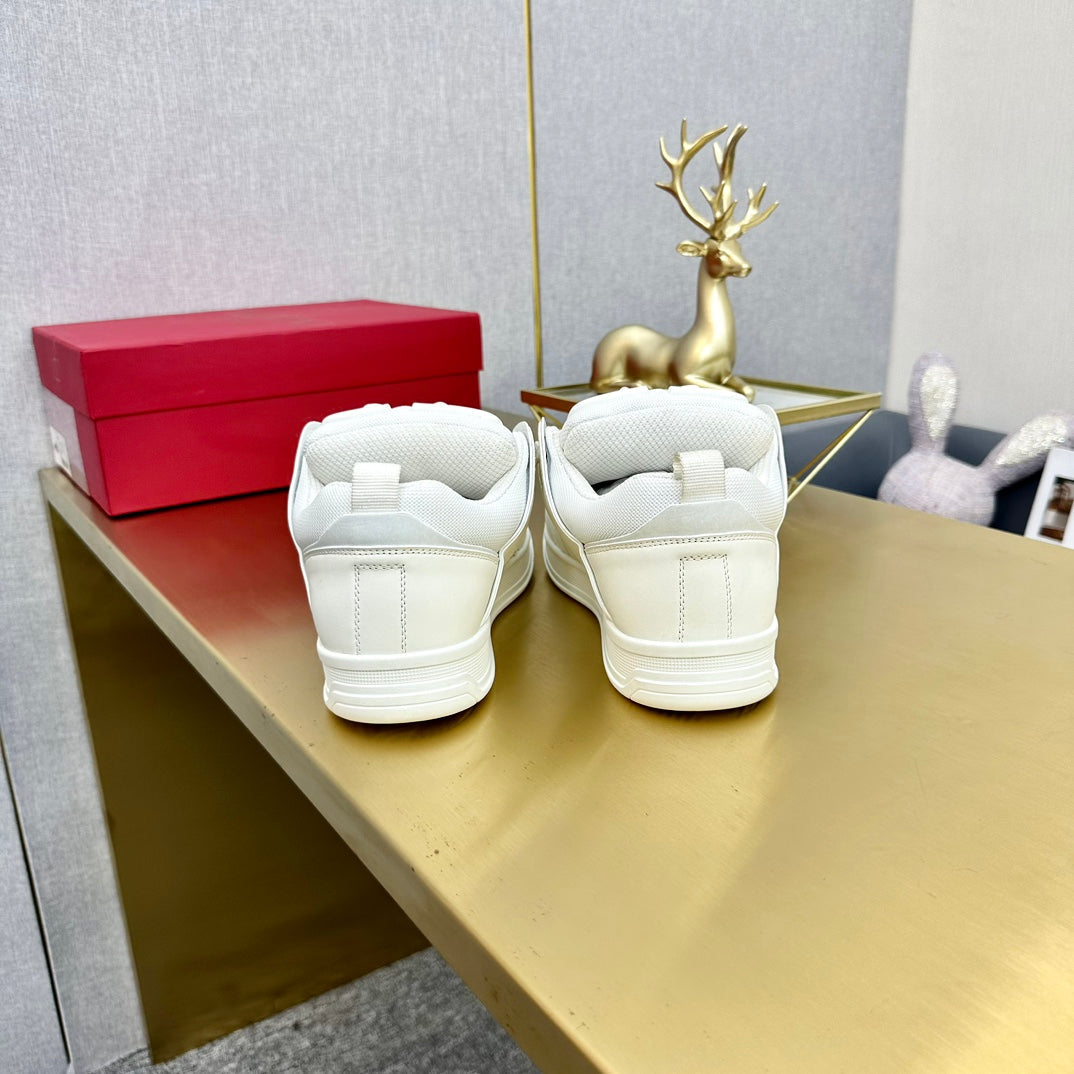 One Stud Sneaker Garavani Calfskin Fabric White