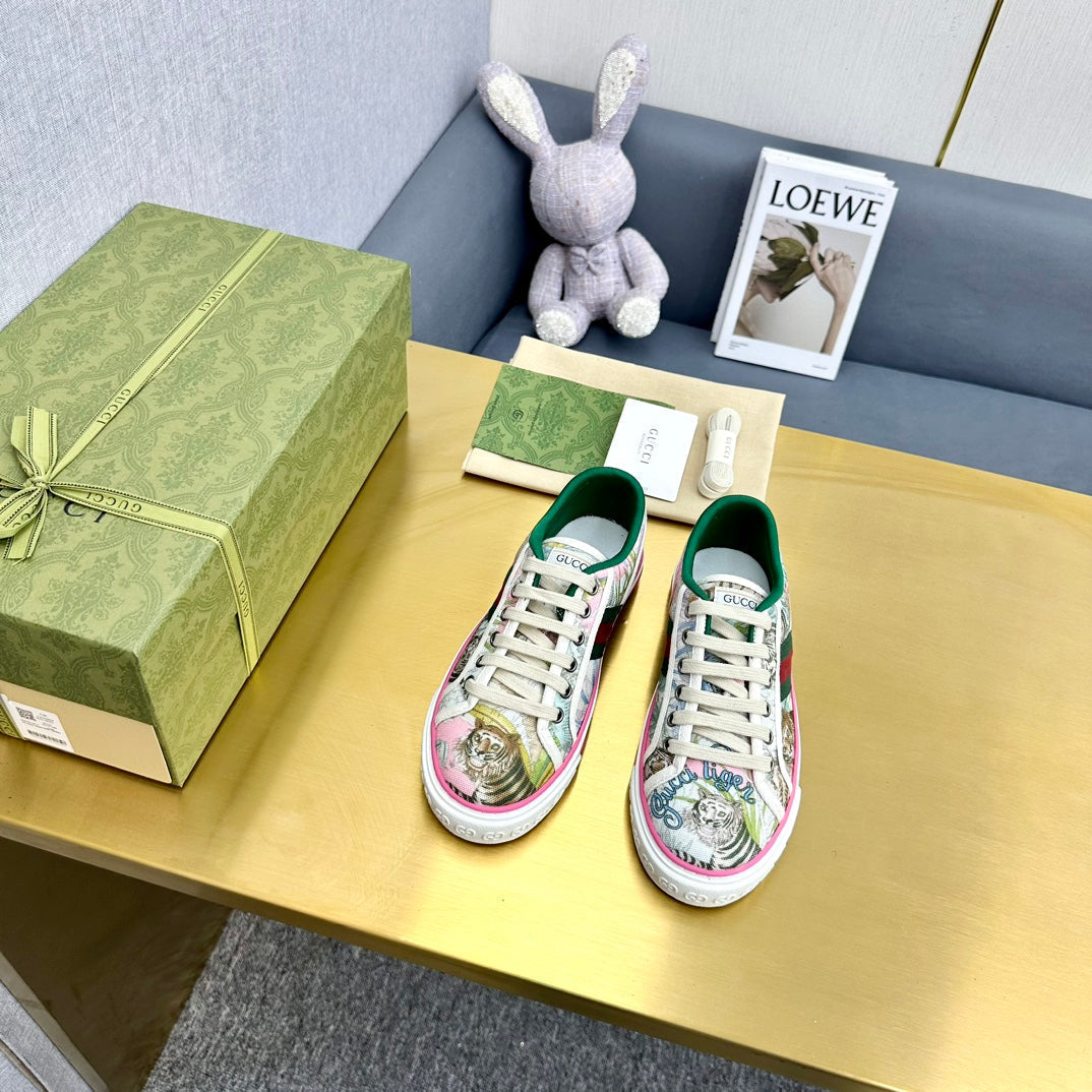 GG TENNIS 1977 TRAINER CANVAS WITH TIGER MOTIF
