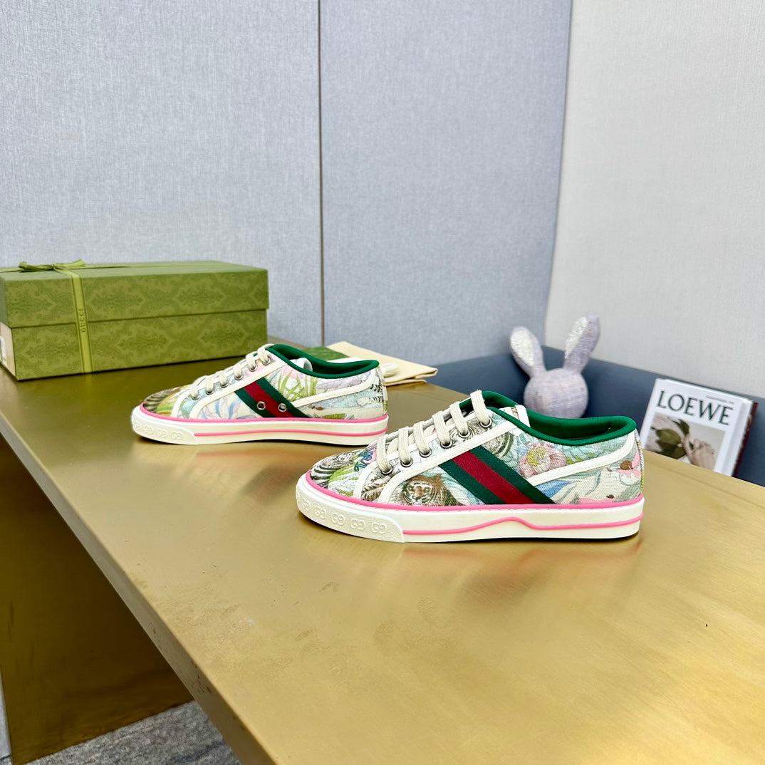 GG TENNIS 1977 TRAINER CANVAS WITH TIGER MOTIF