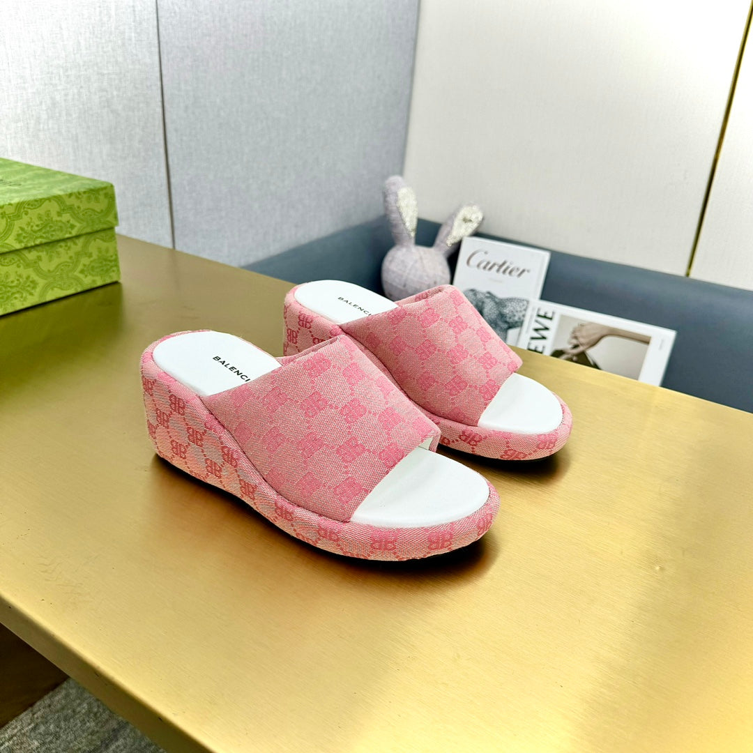 WEDGE SANDALS IN PINK MONOGRAM JACQUARD FABRIC