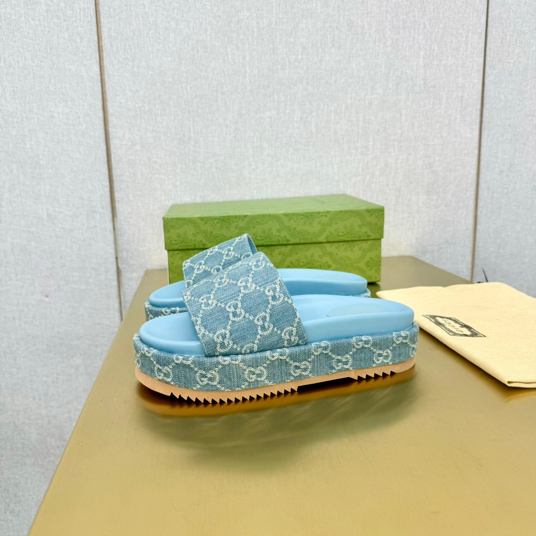 GG PLATFORM SLIDE SANDAL SKY CANVAS