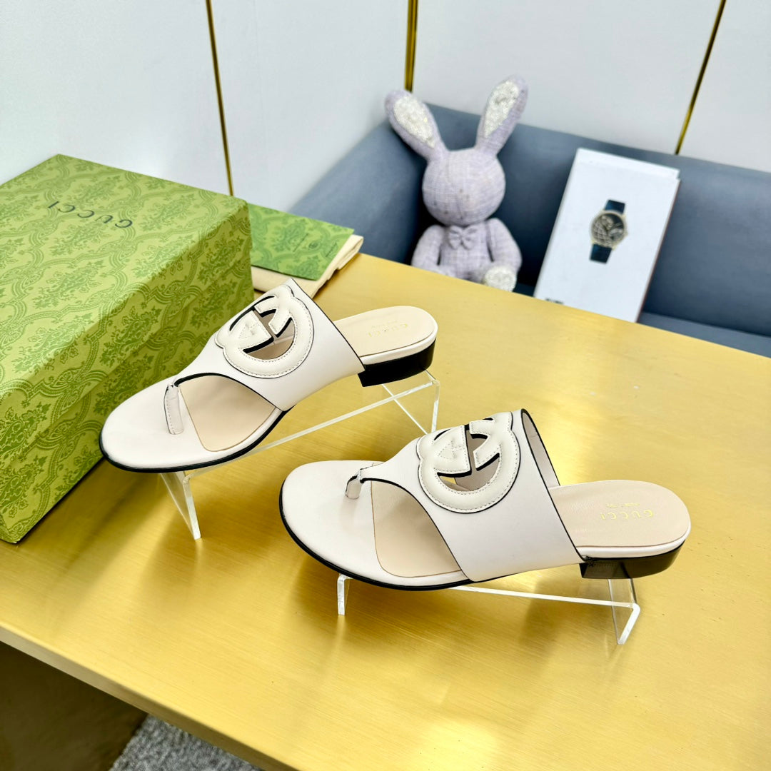 BLONDIE THONG SANDAL IN WHITE LAMBSKIN