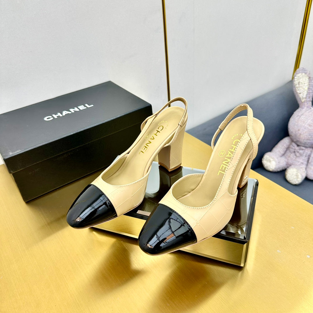 cc slingback pumps 90 in beige lambskin and black patent calfskin 137450