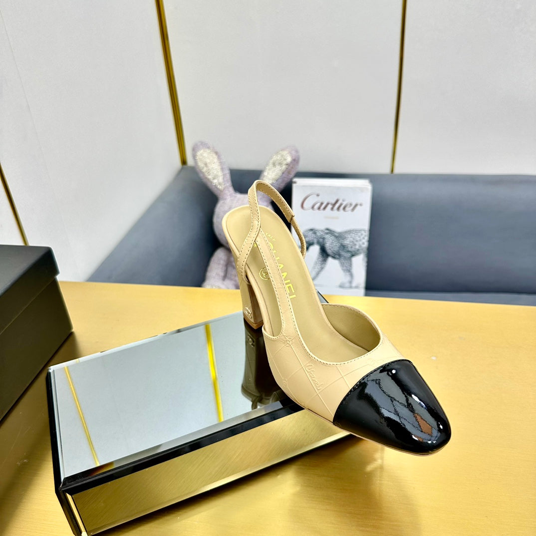 cc slingback pumps 90 in beige lambskin and black patent calfskin 137450