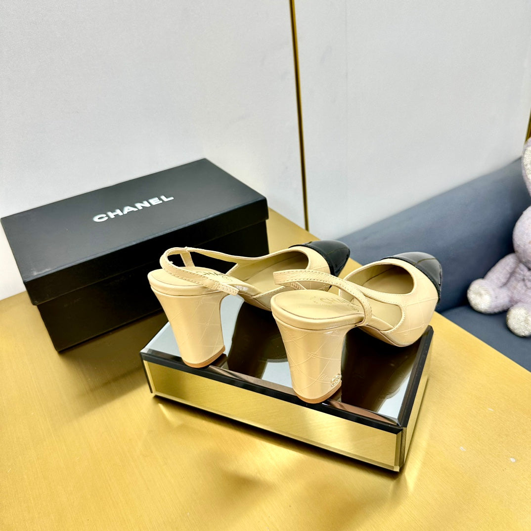 cc slingback pumps 90 in beige lambskin and black patent calfskin 137450