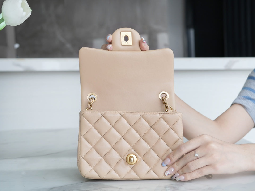 CLASSIC FLAP 17 MINI SQUARE LIGHT BEIGE LAMBSKIN GHW