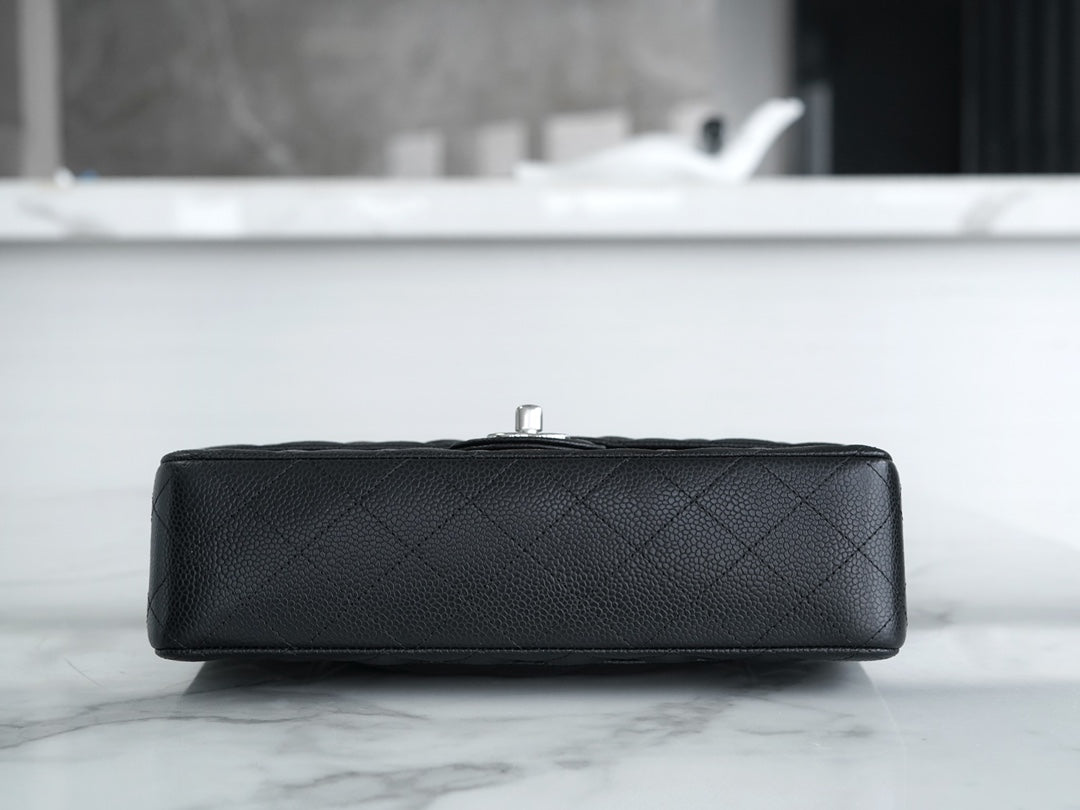 CLASSIC FLAP 25 BLACK CAVIAR SILVER HARDWARE