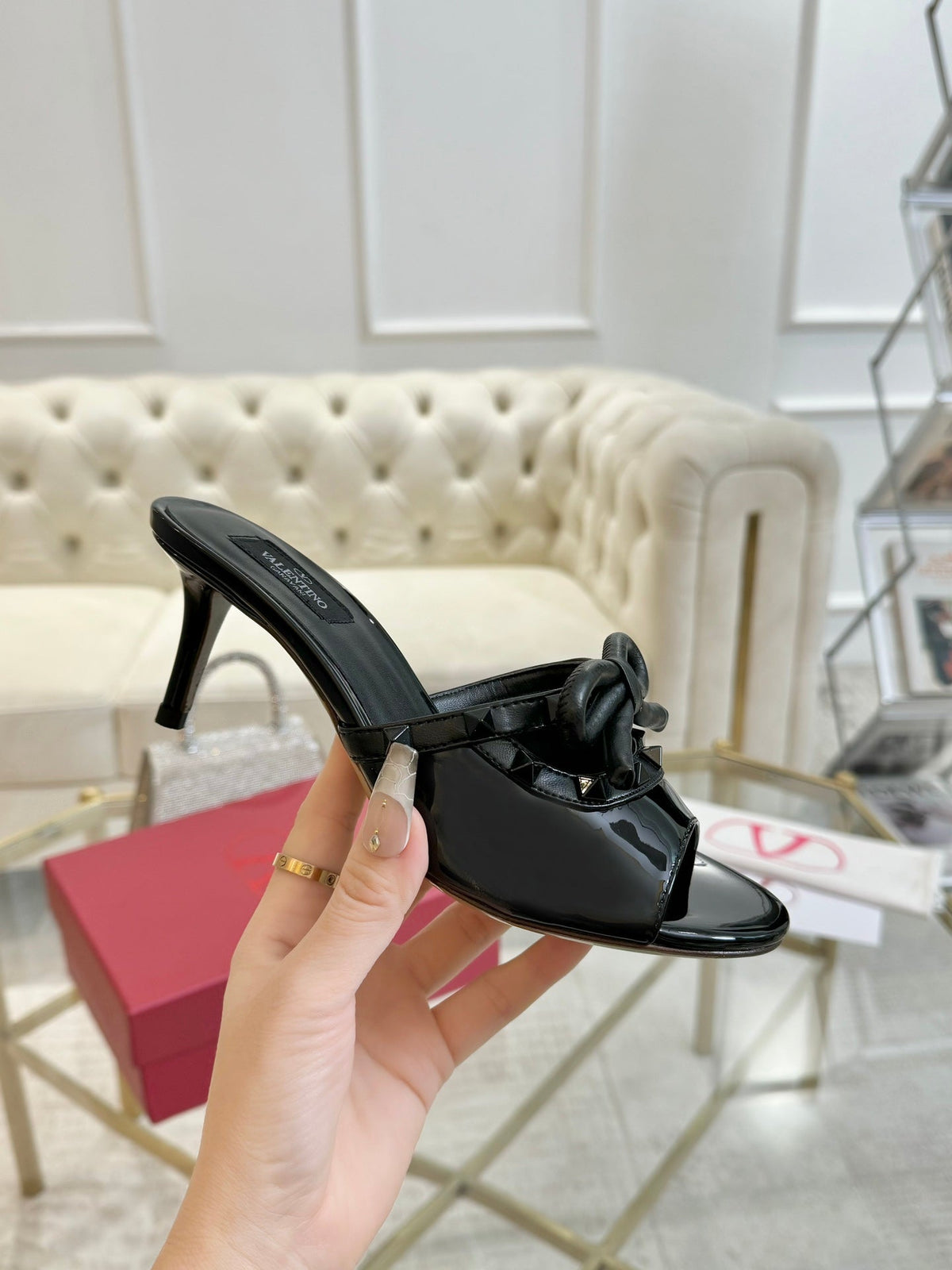 VT 25 Rockstud Bow Mule Black Patent Leather 342075