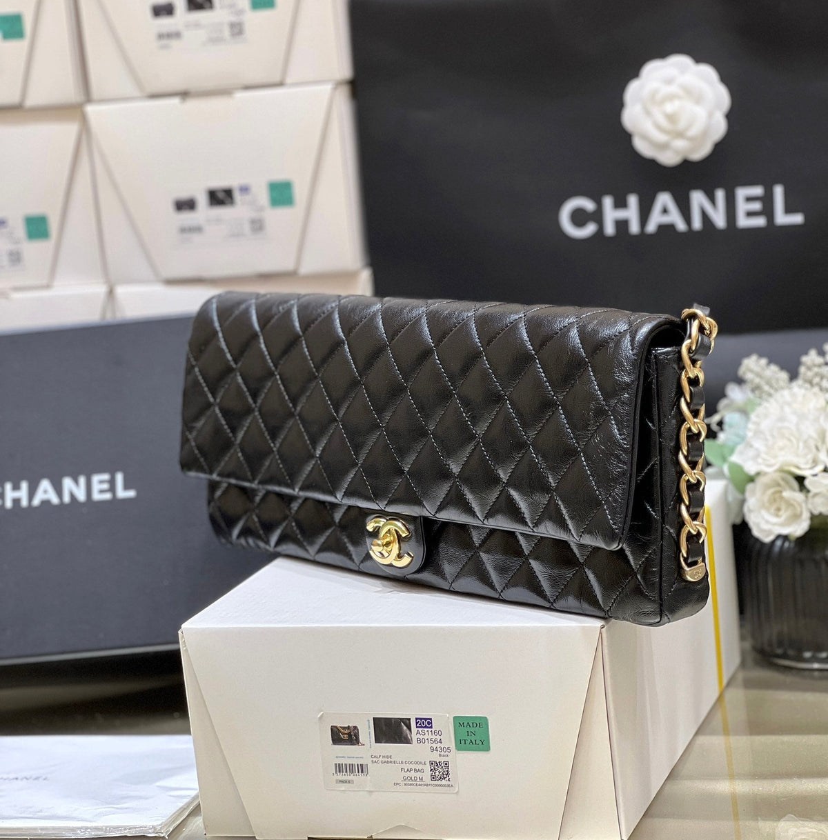 Chanel 24A MAXI Baguette Clutch Black Sheepskin 256043