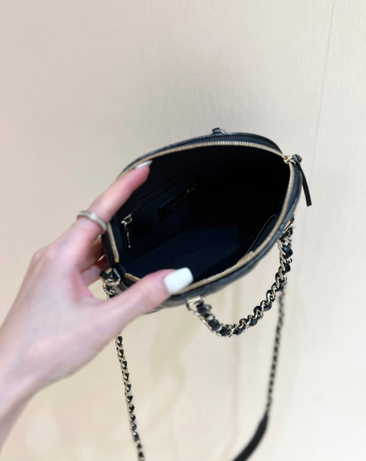 CC 24B AS5130 Small Shell Bag 20cm Black Polished Lambskin