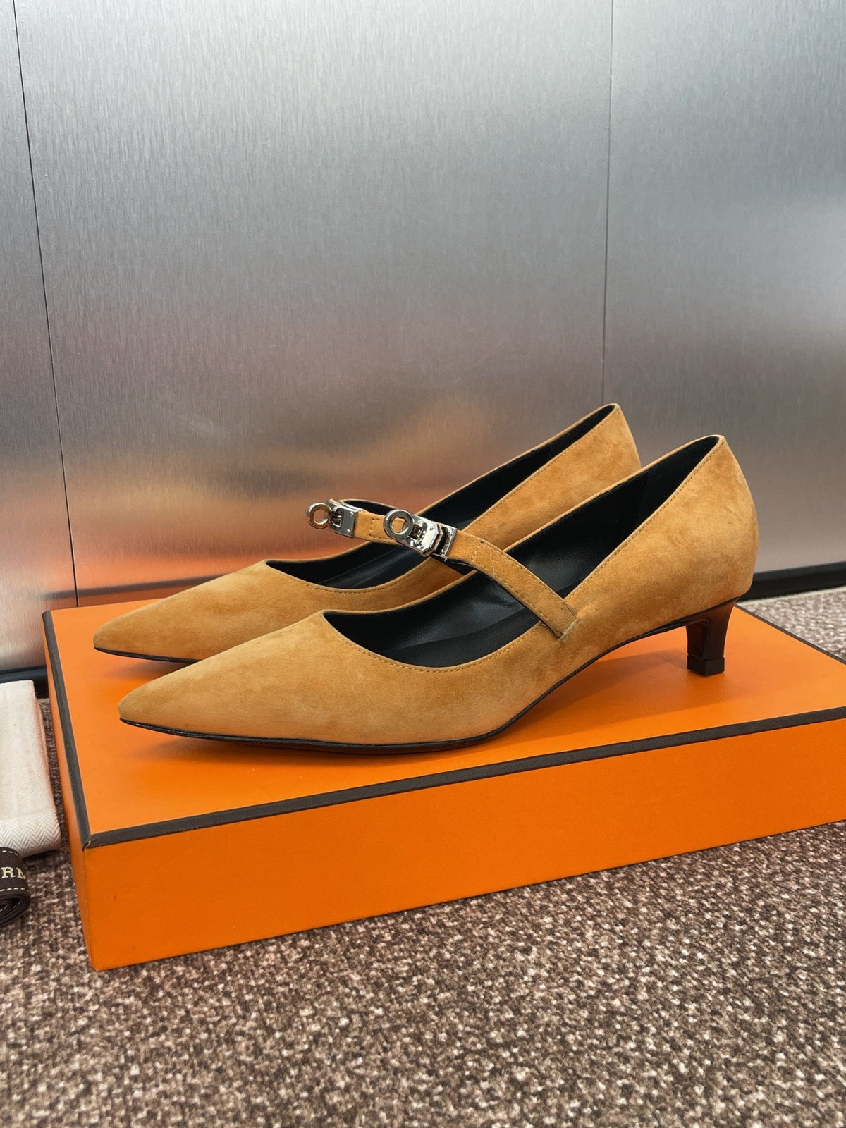 HM 25C Kiara 40 Pump Brown Suede 208276