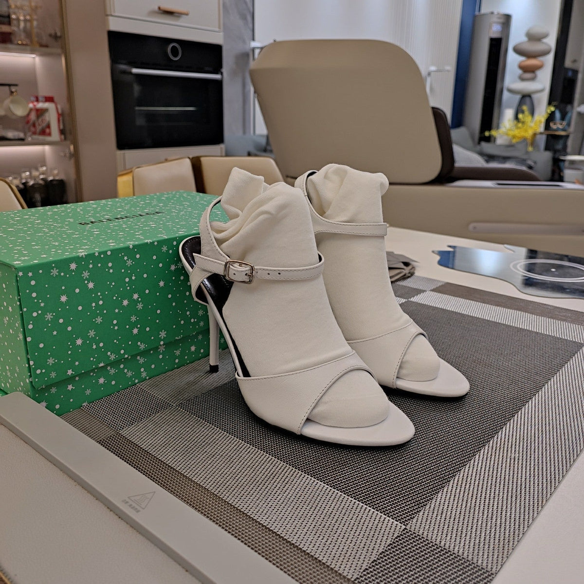 OPEN TOE STRAPPY HIGH HEEL IN WHITE CALFSKIN
