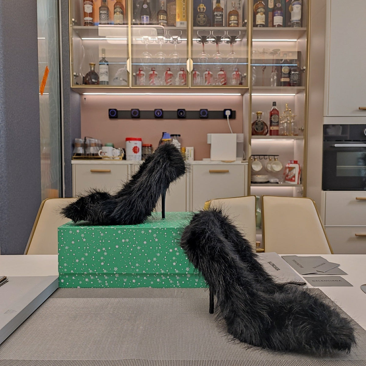 FURRY PUMPS 90MM IN BLACK FOX FUR