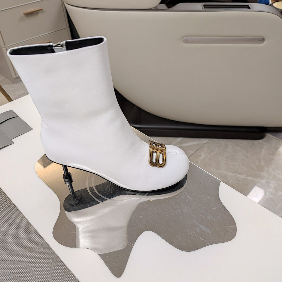 ROUND-TOE HIGH HEEL BOOTS IN WHITE SMOOTH LAMBSKIN