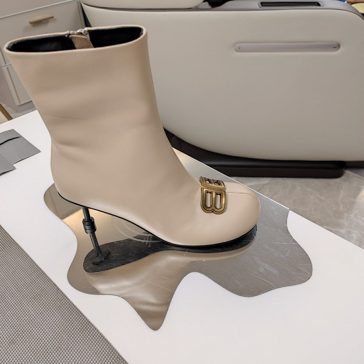 ROUND-TOE HIGH HEEL BOOTS IN BEIGE SMOOTH LAMBSKIN