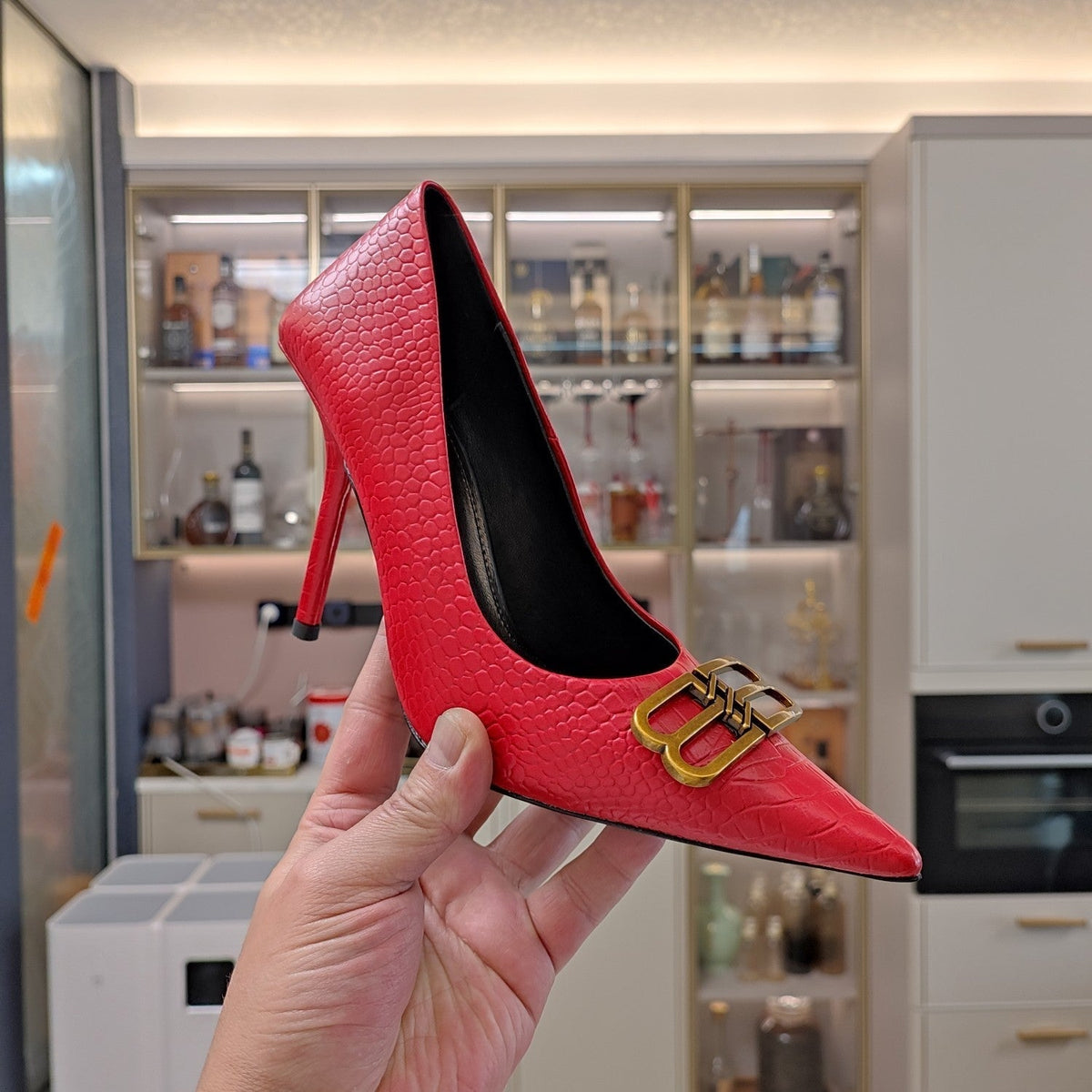POINTED BB GOLD BUCKLE HIGH PUMPS IN RED CROCODILE PATTERN CALFSKIN