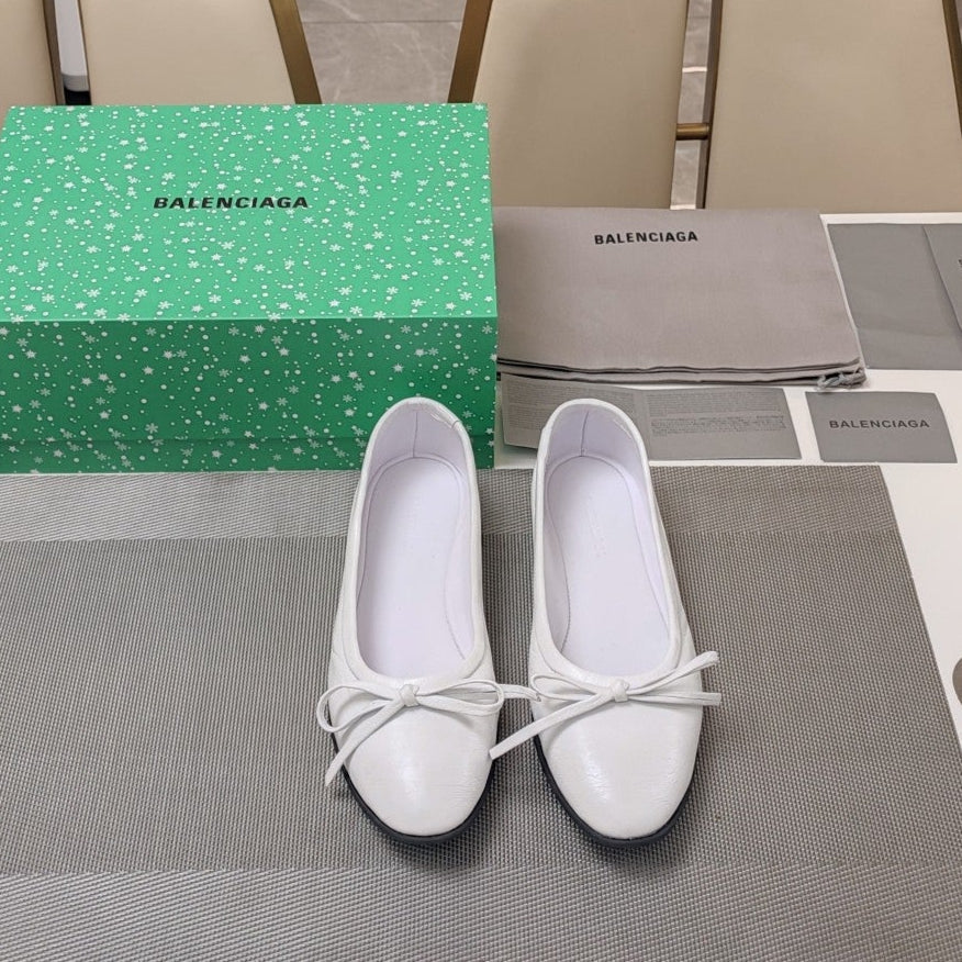 RHINESTONE BALLET FLATS WITH BOW IN WHITE WAX-OIL SHEEPSKIN