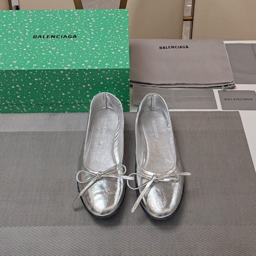 RHINESTONE BALLET FLATS WITH BOW IN SILVER WAX-OIL SHEEPSKIN