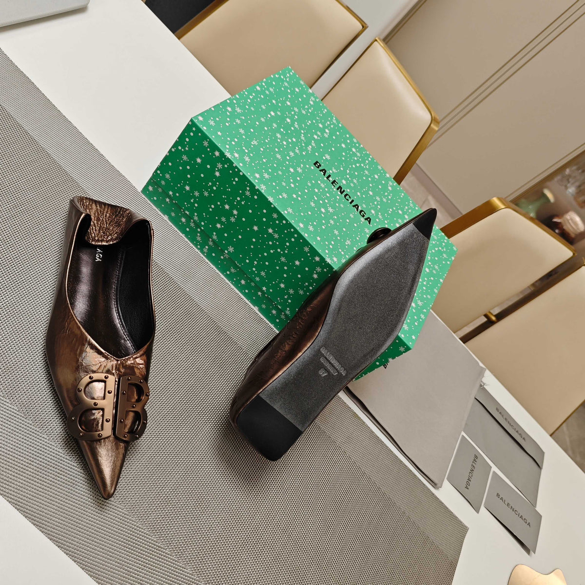 POINTED BALLET FLATS IN CHOCOLATE SHINY CRACKED SHEEPSKIN