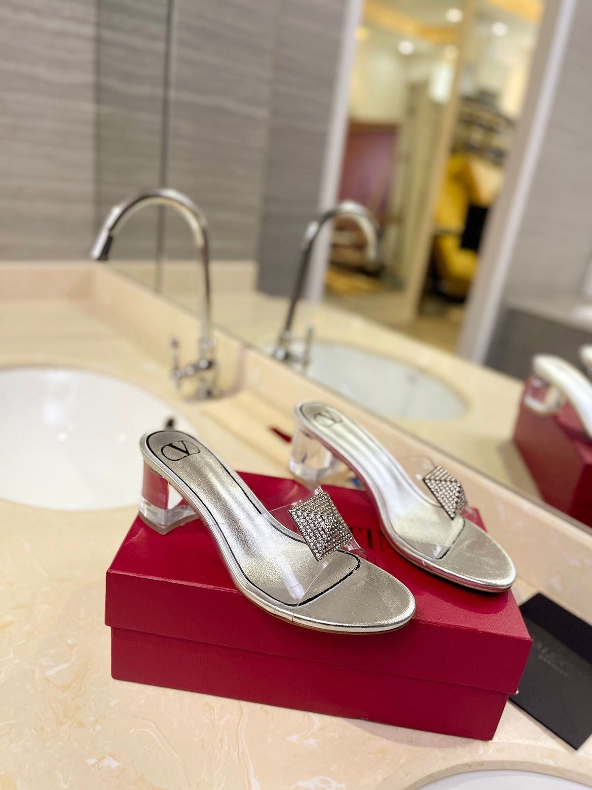HIGH MULE 60MM IN SILVER SHEEPSKIN AND TRANSPARENT PVC