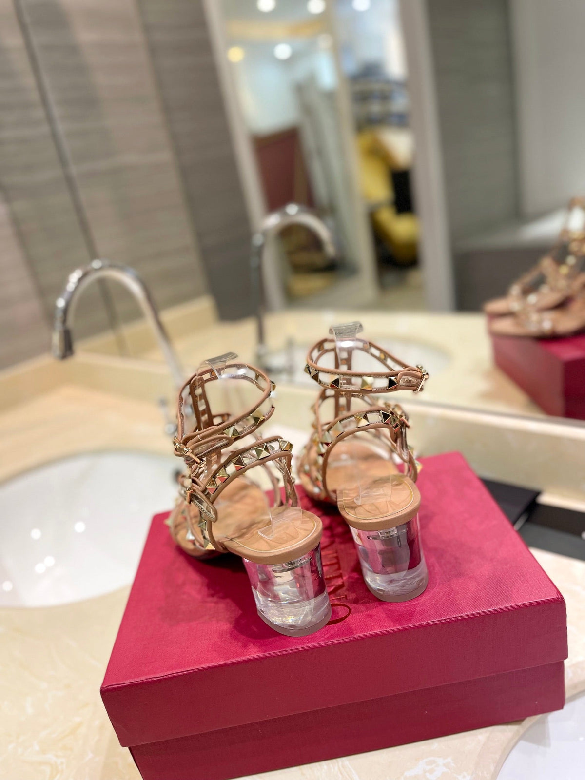 ROCKSTUD SANDAL WITH STRAP IN CAMEL BROWN CALFSKIN 60 MM