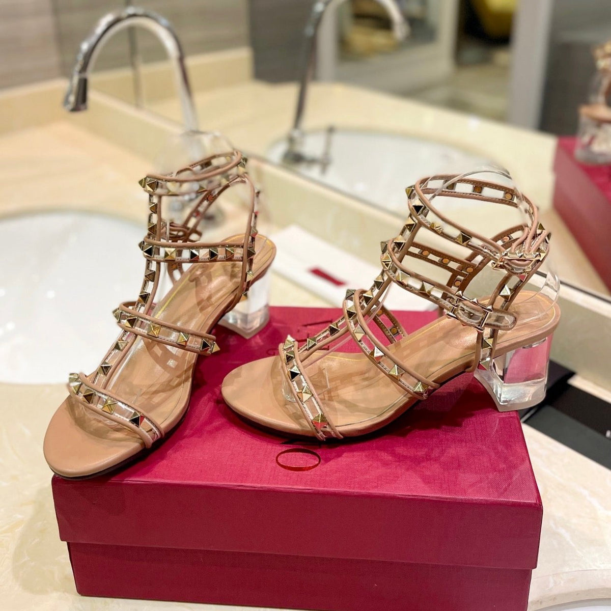 ROCKSTUD SANDAL WITH STRAP IN CAMEL BROWN CALFSKIN 60 MM