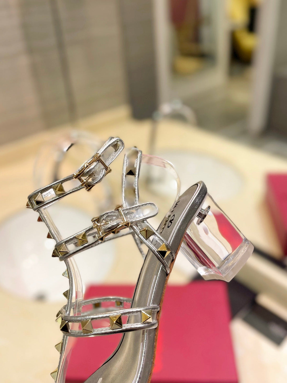ROCKSTUD SANDAL WITH STRAP IN SILVER CALFSKIN 60 MM