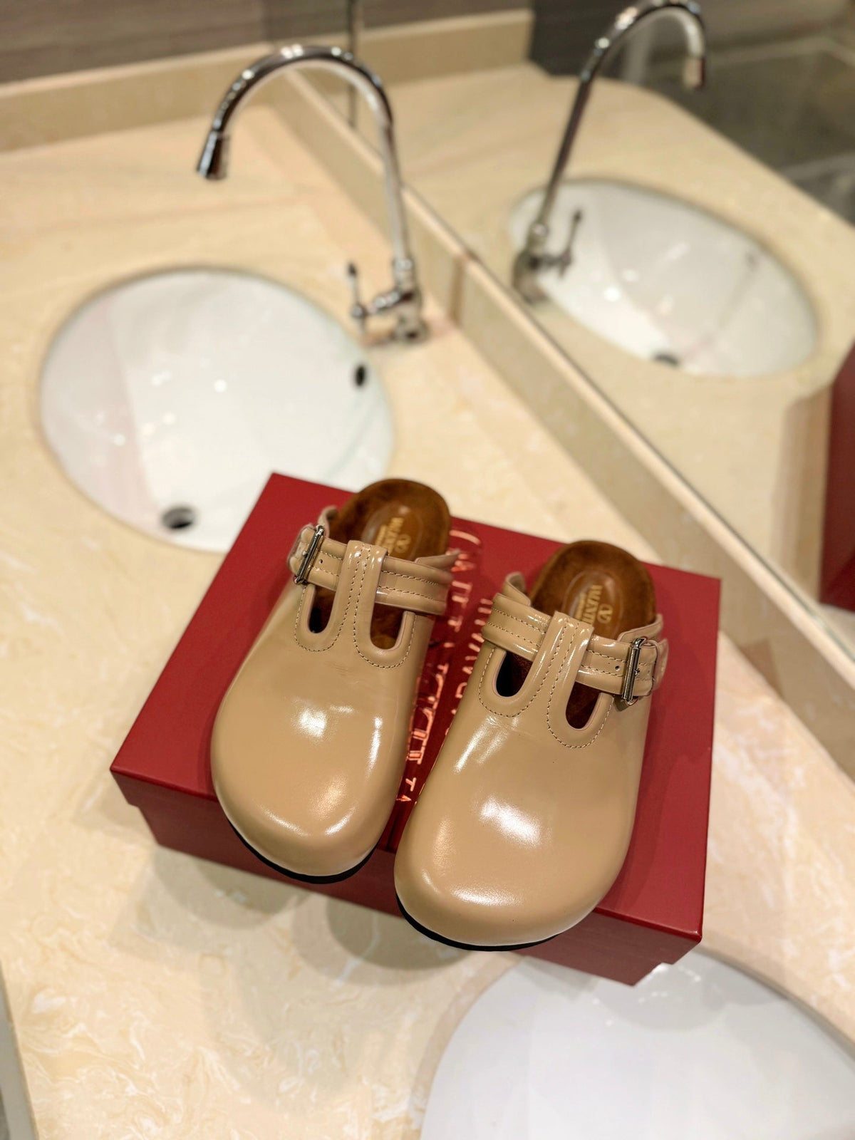 Valentino Fussfriend Camel Brown Patent Calfskin Leather Sabot