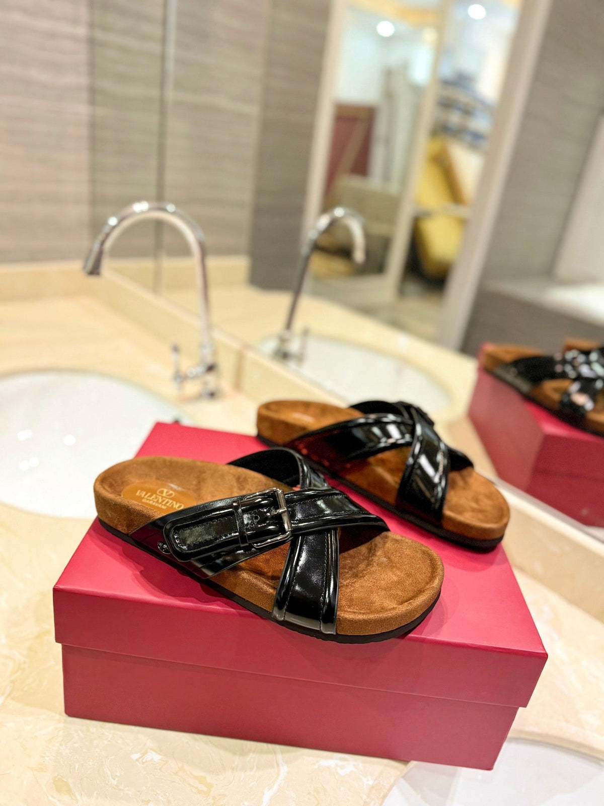 VT 26s Fussfriend Slides Black Brown Patent Leather Suede 985424