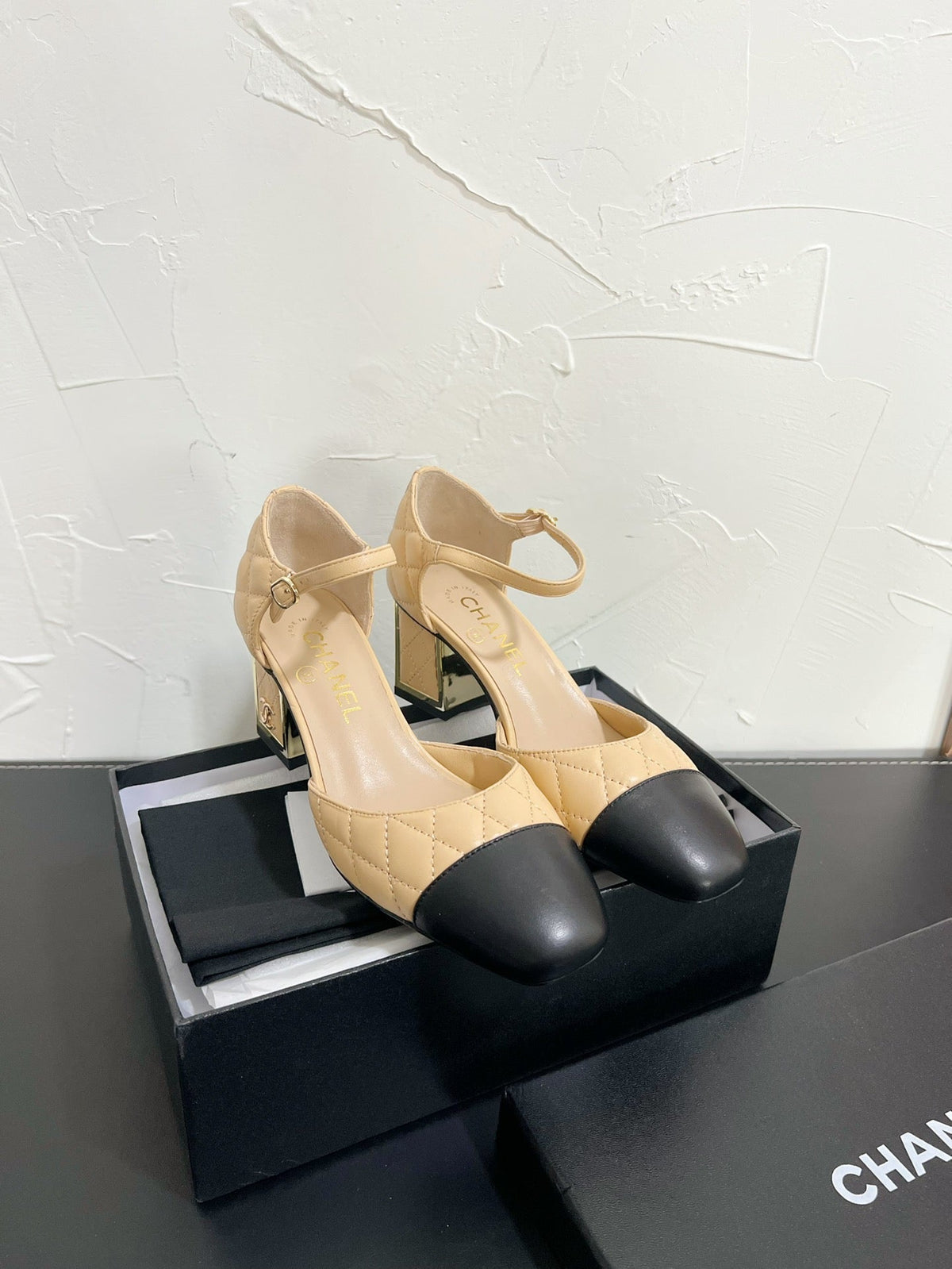 CC Mary Janes 55mm In Beige Mix Black Quilted Lambskin  949764