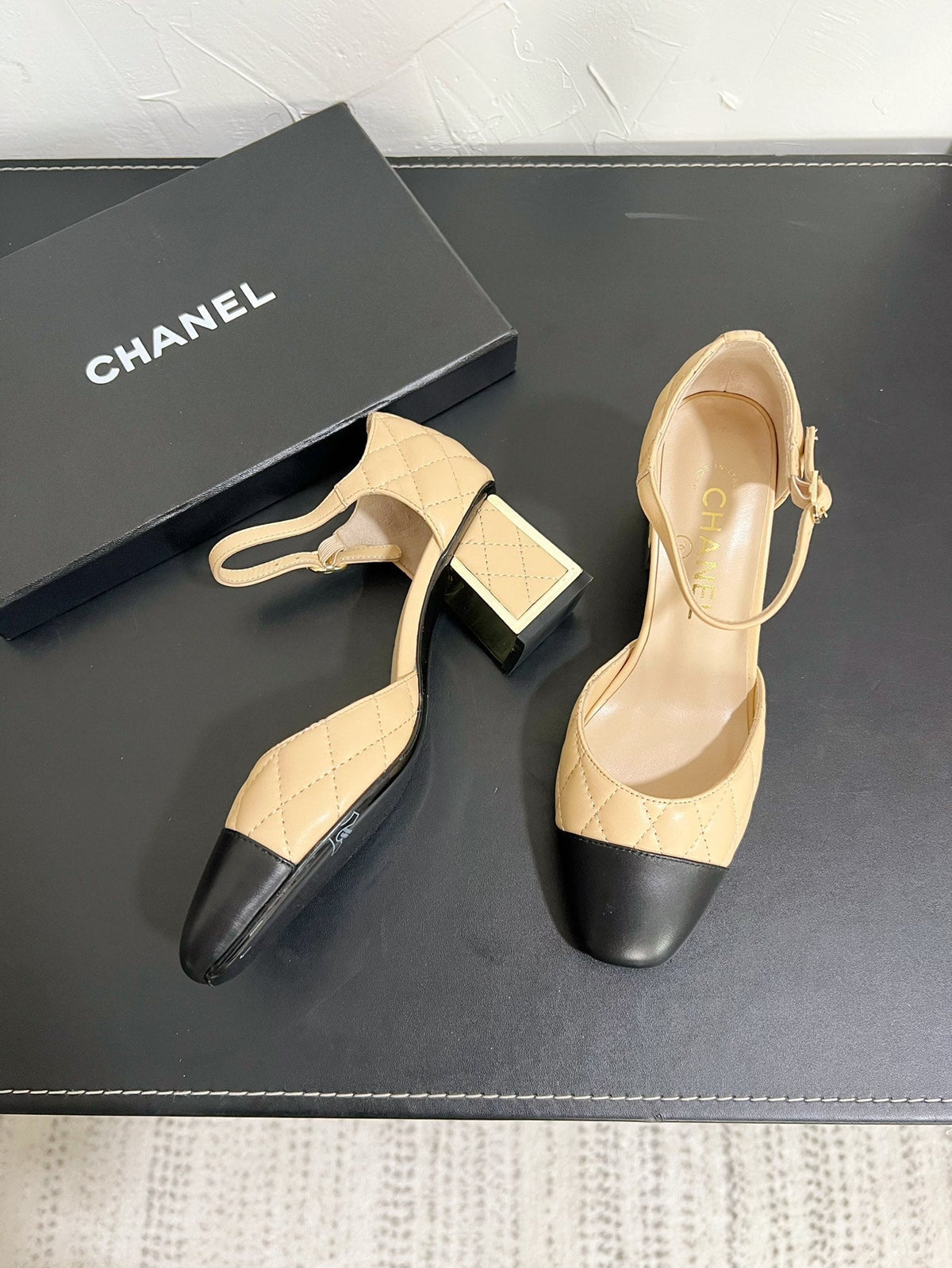 CC Mary Janes 55mm In Beige Mix Black Quilted Lambskin  949764