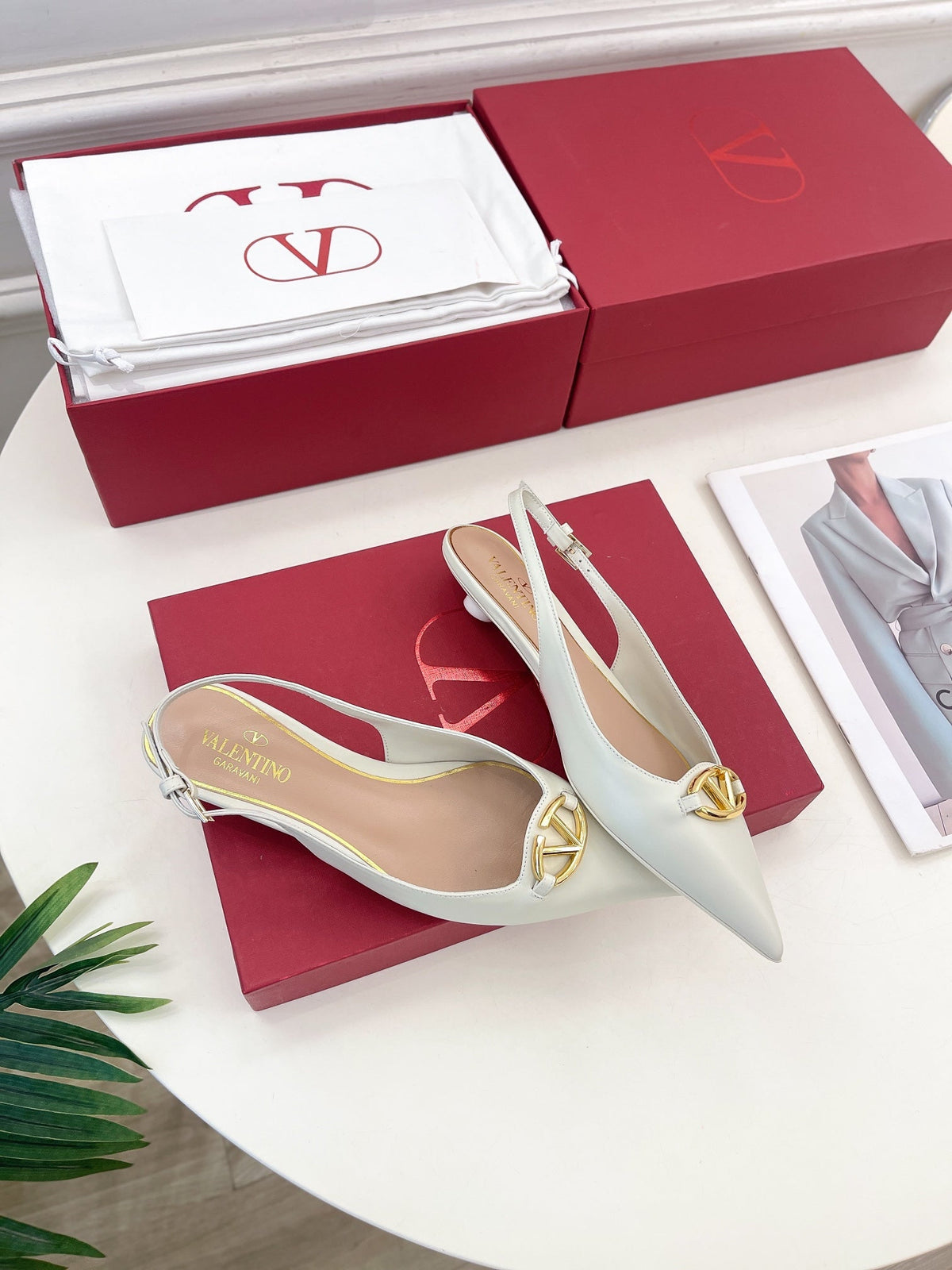 The Bold Edition Vlogo Slingback Flat 20 White Calfskin