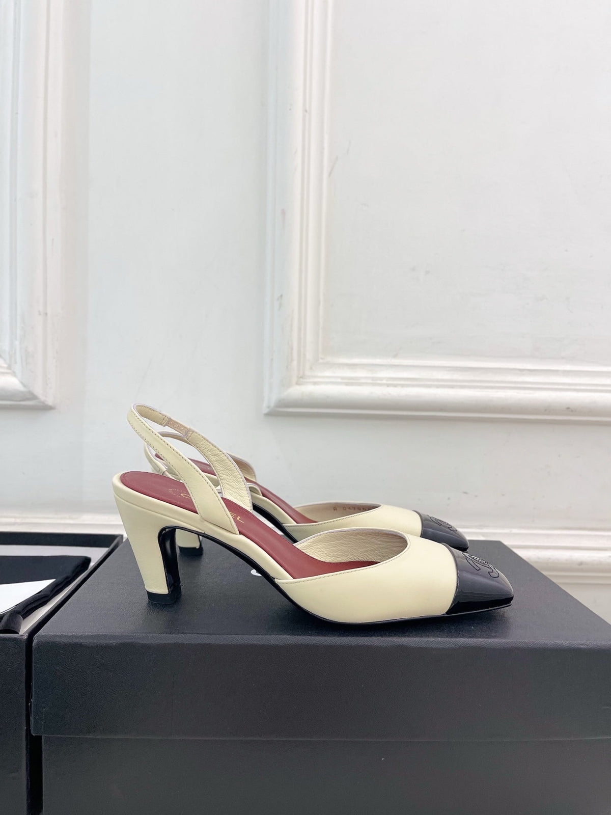 CC 26s Square Toe Slingback 6.5cm Black Cream Leather 946910
