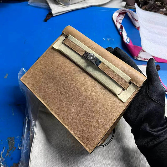 KELLY DANSE 22 TAN BROWN IN CALFSKIN SILVER HARDWARE