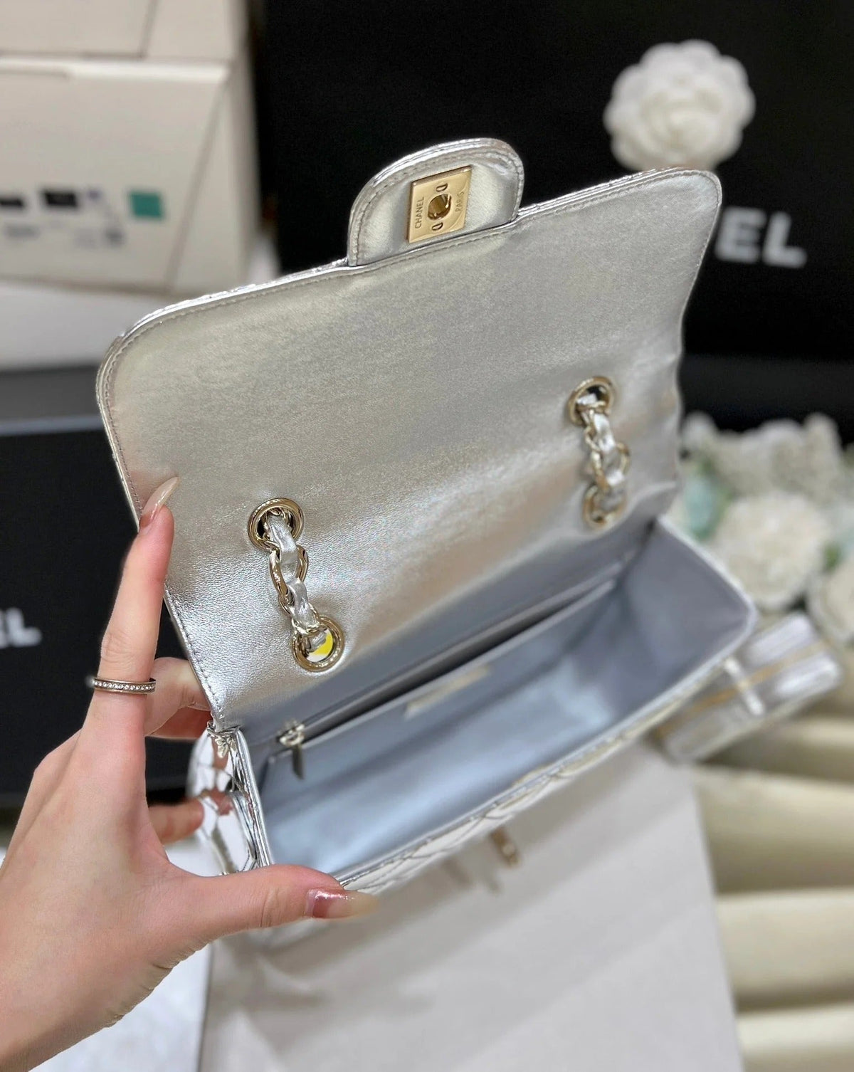 25S CHANEL STAR SILVER 23 IN METALLIC SILVER CALFSKIN